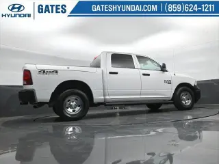 Ram 1500 Classic 2021 4x4 Tradesman 4p. Cabina Doble Estándar 5.5 pies CA Pickup