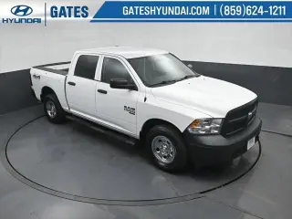 Ram 1500 Classic 2021 4x4 Tradesman 4p. Cabina Doble Estándar 5.5 pies CA Pickup