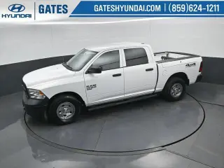Ram 1500 Classic 2021 4x4 Tradesman 4p. Cabina Doble Estándar 5.5 pies CA Pickup