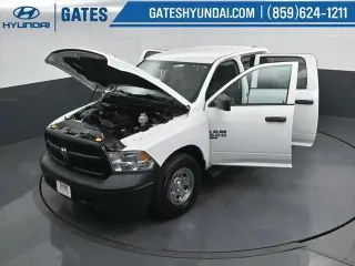 Ram 1500 Classic 2021 4x4 Tradesman 4p. Cabina Doble Estándar 5.5 pies CA Pickup