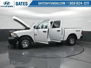 Ram 1500 Classic 2021 4x4 Tradesman 4p. Cabina Doble Estándar 5.5 pies CA Pickup