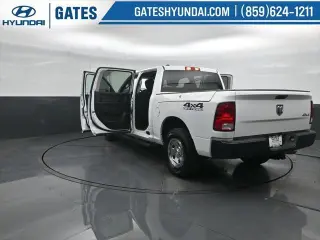 Ram 1500 Classic 2021 4x4 Tradesman 4p. Cabina Doble Estándar 5.5 pies CA Pickup