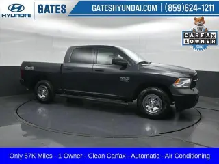 Ram 1500 Classic 2019 4x4 Tradesman 4p. Cabina de Conductor 5.5 pies SBT Camioneta