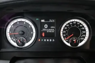 Ram 1500 Classic 2019 4x4 Tradesman 4p. Cabina de Conductor 5.5 pies SBT Camioneta
