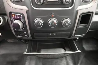 Ram 1500 Classic 2019 4x4 Tradesman 4p. Cabina de Conductor 5.5 pies SBT Camioneta