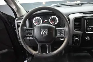 Ram 1500 Classic 2019 4x4 Tradesman 4p. Cabina de Conductor 5.5 pies SBT Camioneta