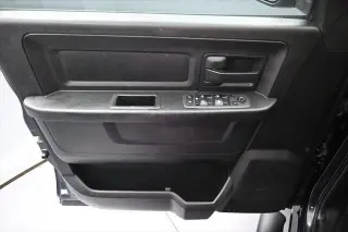 Ram 1500 Classic 2019 4x4 Tradesman 4p. Cabina de Conductor 5.5 pies SBT Camioneta