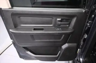 Ram 1500 Classic 2019 4x4 Tradesman 4p. Cabina de Conductor 5.5 pies SBT Camioneta