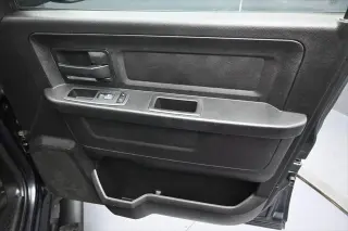 Ram 1500 Classic 2019 4x4 Tradesman 4p. Cabina de Conductor 5.5 pies SBT Camioneta