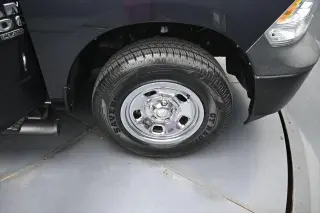 Ram 1500 Classic 2019 4x4 Tradesman 4p. Cabina de Conductor 5.5 pies SBT Camioneta