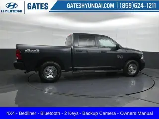 Ram 1500 Classic 2019 4x4 Tradesman 4p. Cabina de Conductor 5.5 pies SBT Camioneta