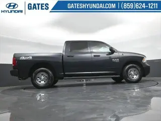 Ram 1500 Classic 2019 4x4 Tradesman 4p. Cabina de Conductor 5.5 pies SBT Camioneta