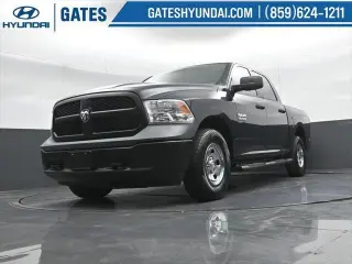 Ram 1500 Classic 2019 4x4 Tradesman 4p. Cabina de Conductor 5.5 pies SBT Camioneta