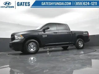 Ram 1500 Classic 2019 4x4 Tradesman 4p. Cabina de Conductor 5.5 pies SBT Camioneta