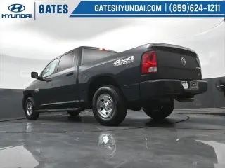Ram 1500 Classic 2019 4x4 Tradesman 4p. Cabina de Conductor 5.5 pies SBT Camioneta