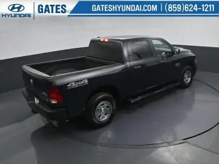 Ram 1500 Classic 2019 4x4 Tradesman 4p. Cabina de Conductor 5.5 pies SBT Camioneta