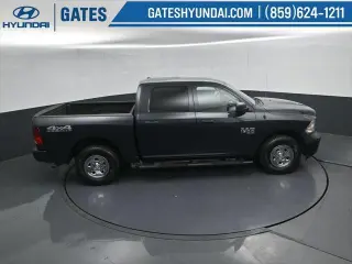 Ram 1500 Classic 2019 4x4 Tradesman 4p. Cabina de Conductor 5.5 pies SBT Camioneta