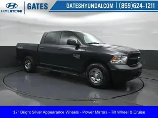 Ram 1500 Classic 2019 4x4 Tradesman 4p. Cabina de Conductor 5.5 pies SBT Camioneta