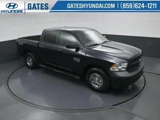 Ram 1500 Classic 2019 4x4 Tradesman 4p. Cabina de Conductor 5.5 pies SBT Camioneta