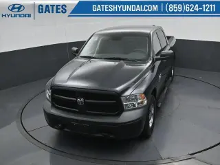 Ram 1500 Classic 2019 4x4 Tradesman 4p. Cabina de Conductor 5.5 pies SBT Camioneta