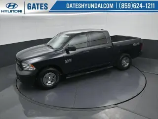 Ram 1500 Classic 2019 4x4 Tradesman 4p. Cabina de Conductor 5.5 pies SBT Camioneta