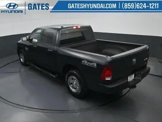 Ram 1500 Classic 2019 4x4 Tradesman 4p. Cabina de Conductor 5.5 pies SBT Camioneta