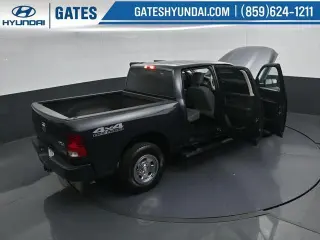 Ram 1500 Classic 2019 4x4 Tradesman 4p. Cabina de Conductor 5.5 pies SBT Camioneta