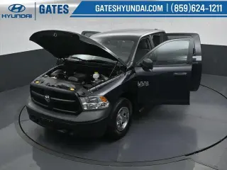 Ram 1500 Classic 2019 4x4 Tradesman 4p. Cabina de Conductor 5.5 pies SBT Camioneta