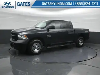 Ram 1500 Classic 2019 4x4 Tradesman 4p. Cabina de Conductor 5.5 pies SBT Camioneta