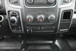Ram 1500 Classic 2021 4x4 Tradesman 4p. Cabina Extendida 5.5 pies Caja Corta Pick-up