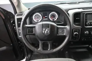 Ram 1500 Classic 2021 4x4 Tradesman 4p. Cabina Extendida 5.5 pies Caja Corta Pick-up
