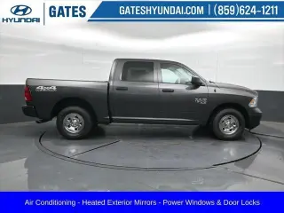 Ram 1500 Classic 2021 4x4 Tradesman 4p. Cabina Extendida 5.5 pies Caja Corta Pick-up