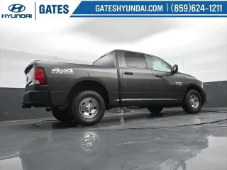 Ram 1500 Classic 2021 4x4 Tradesman 4p. Cabina Extendida 5.5 pies Caja Corta Pick-up