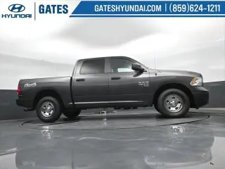 Ram 1500 Classic 2021 4x4 Tradesman 4p. Cabina Extendida 5.5 pies Caja Corta Pick-up