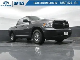 Ram 1500 Classic 2021 4x4 Tradesman 4p. Cabina Extendida 5.5 pies Caja Corta Pick-up
