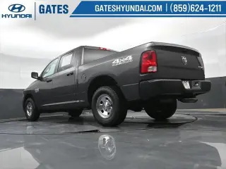Ram 1500 Classic 2021 4x4 Tradesman 4p. Cabina Extendida 5.5 pies Caja Corta Pick-up