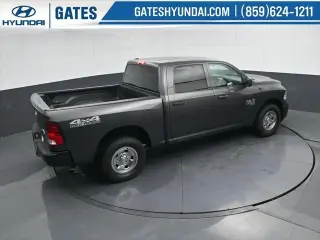 Ram 1500 Classic 2021 4x4 Tradesman 4p. Cabina Extendida 5.5 pies Caja Corta Pick-up