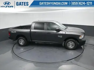 Ram 1500 Classic 2021 4x4 Tradesman 4p. Cabina Extendida 5.5 pies Caja Corta Pick-up