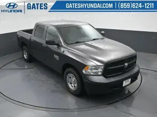 Ram 1500 Classic 2021 4x4 Tradesman 4p. Cabina Extendida 5.5 pies Caja Corta Pick-up