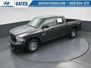 Ram 1500 Classic 2021 4x4 Tradesman 4p. Cabina Extendida 5.5 pies Caja Corta Pick-up