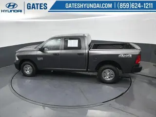 Ram 1500 Classic 2021 4x4 Tradesman 4p. Cabina Extendida 5.5 pies Caja Corta Pick-up