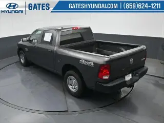 Ram 1500 Classic 2021 4x4 Tradesman 4p. Cabina Extendida 5.5 pies Caja Corta Pick-up