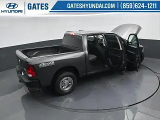 Ram 1500 Classic 2021 4x4 Tradesman 4p. Cabina Extendida 5.5 pies Caja Corta Pick-up