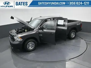 Ram 1500 Classic 2021 4x4 Tradesman 4p. Cabina Extendida 5.5 pies Caja Corta Pick-up