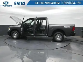 Ram 1500 Classic 2021 4x4 Tradesman 4p. Cabina Extendida 5.5 pies Caja Corta Pick-up