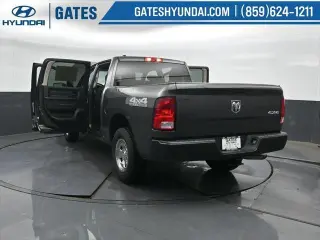 Ram 1500 Classic 2021 4x4 Tradesman 4p. Cabina Extendida 5.5 pies Caja Corta Pick-up