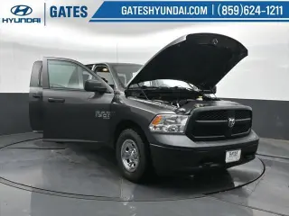 Ram 1500 Classic 2021 4x4 Tradesman 4p. Cabina Extendida 5.5 pies Caja Corta Pick-up