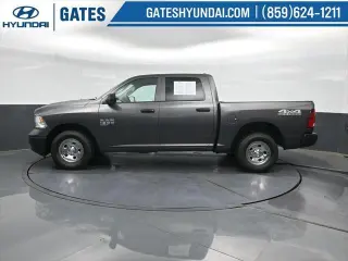 Ram 1500 Classic 2021 4x4 Tradesman 4p. Cabina Extendida 5.5 pies Caja Corta Pick-up