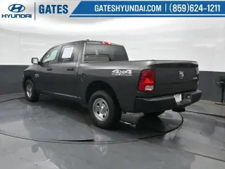Ram 1500 Classic 2021 4x4 Tradesman 4p. Cabina Extendida 5.5 pies Caja Corta Pick-up