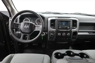 Ram 1500 2018 4x4 Tradesman 4p. Cabina Doble 5.5 pies ST Camioneta